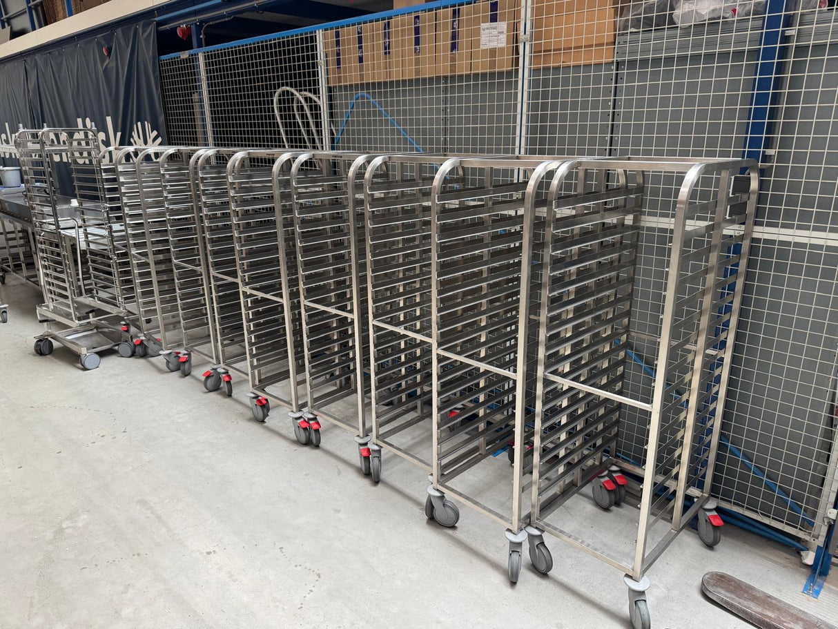 Dienbladenwagen 16 regalen en 2 rijen achter elkaar